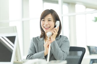 「話中転送」で大事な顧客からの電話も取りこぼさない！